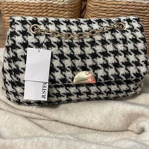 Houndstooth Handbag with 12-22” Gold Drop Chain